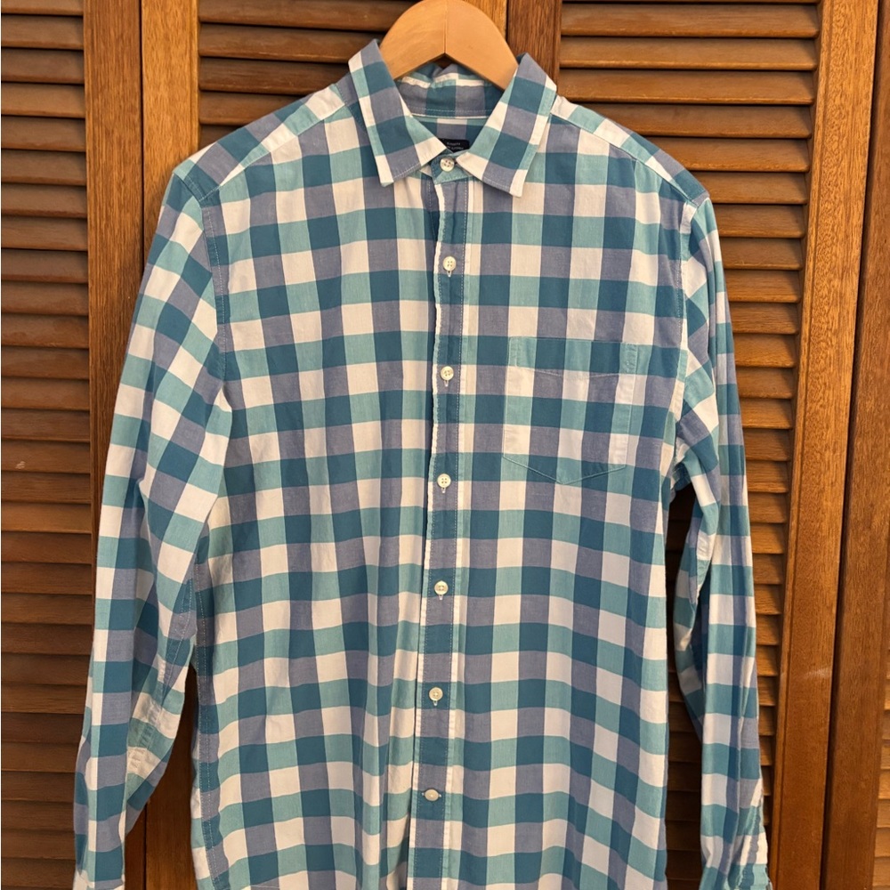 GAP Teal and White Plaid Button-Down Shirt. 100% cotton. Men’s med.